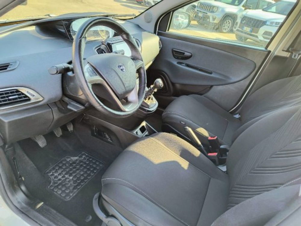 Lancia Ypsilon usata a Frosinone (9)