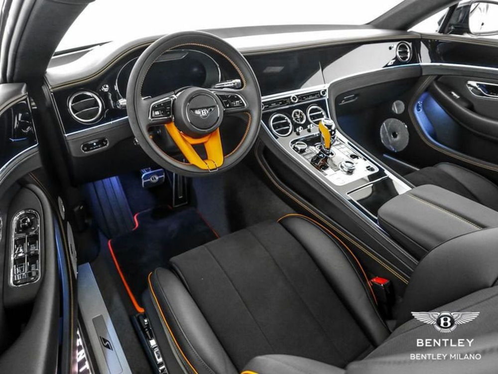 Bentley Continental GT nuova a Milano (10)