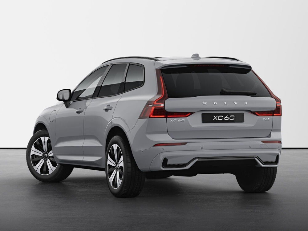 Volvo XC60 nuova a Bari (3)