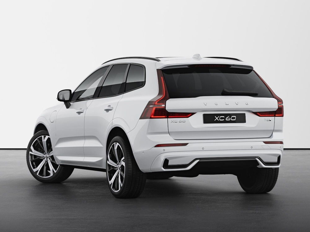 Volvo XC60 nuova a Bari (3)