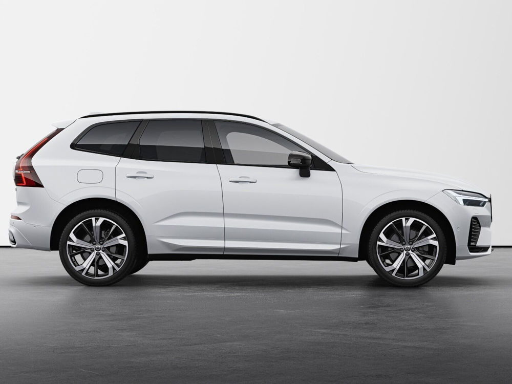 Volvo XC60 nuova a Bari (5)