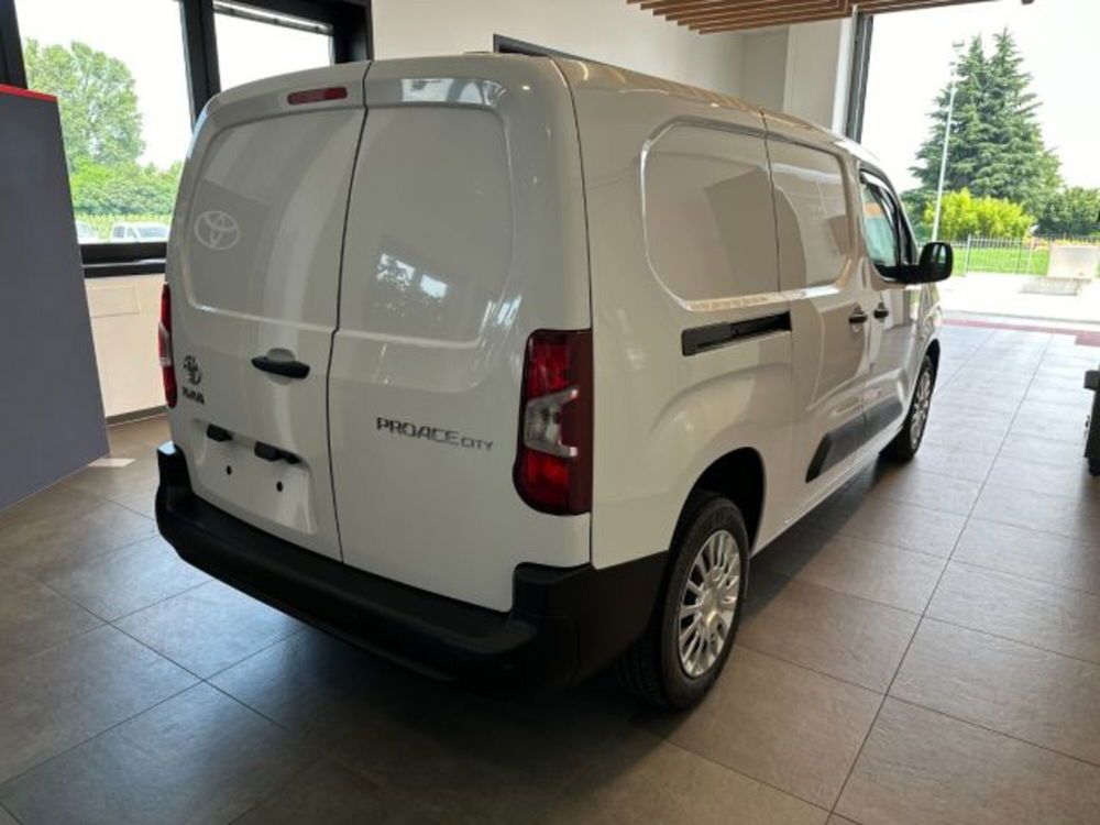 Toyota Proace City nuova a Cuneo (3)