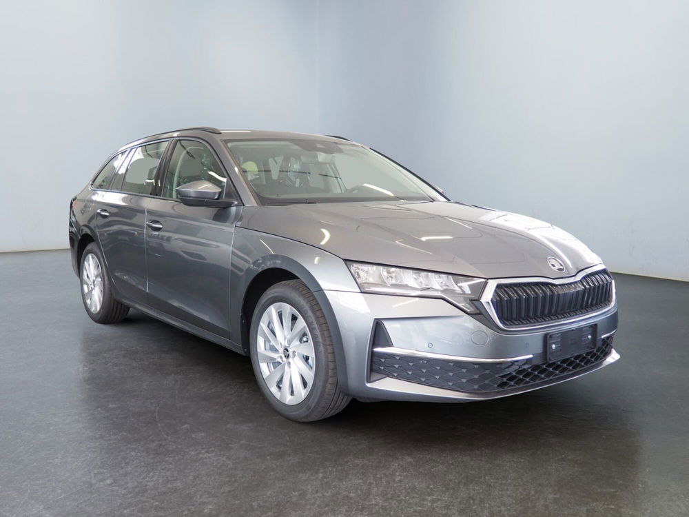 Skoda Octavia Station Wagon nuova a Torino (5)