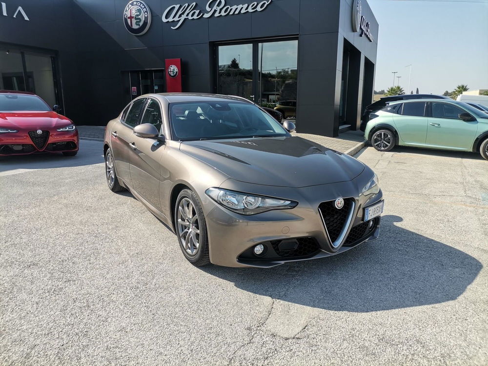 Alfa Romeo Giulia usata a Matera (3)