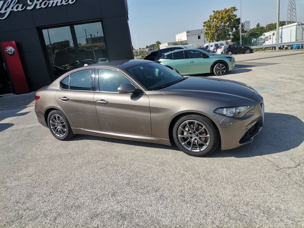 Alfa Romeo Giulia usata a Matera (4)