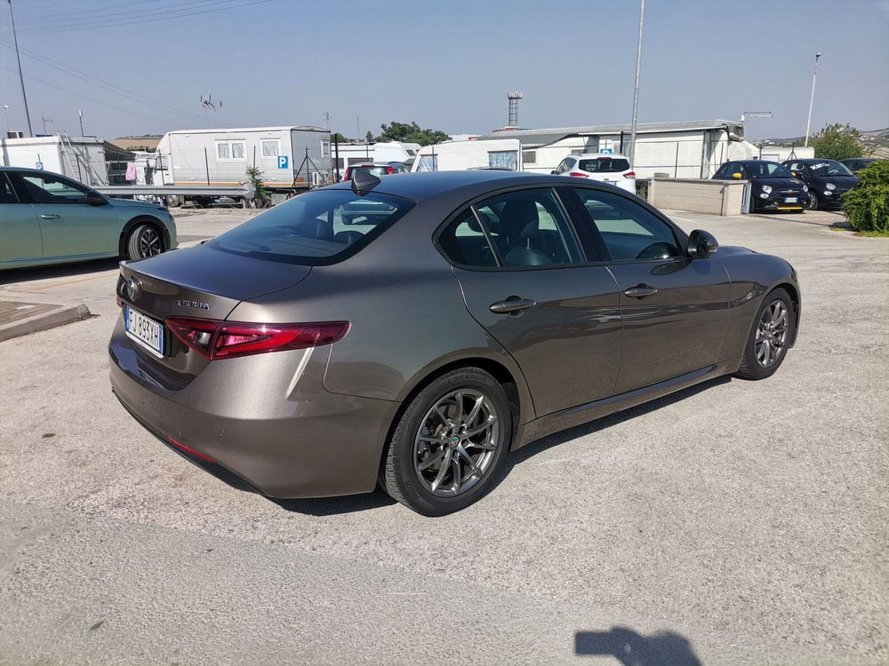 Alfa Romeo Giulia usata a Matera (5)