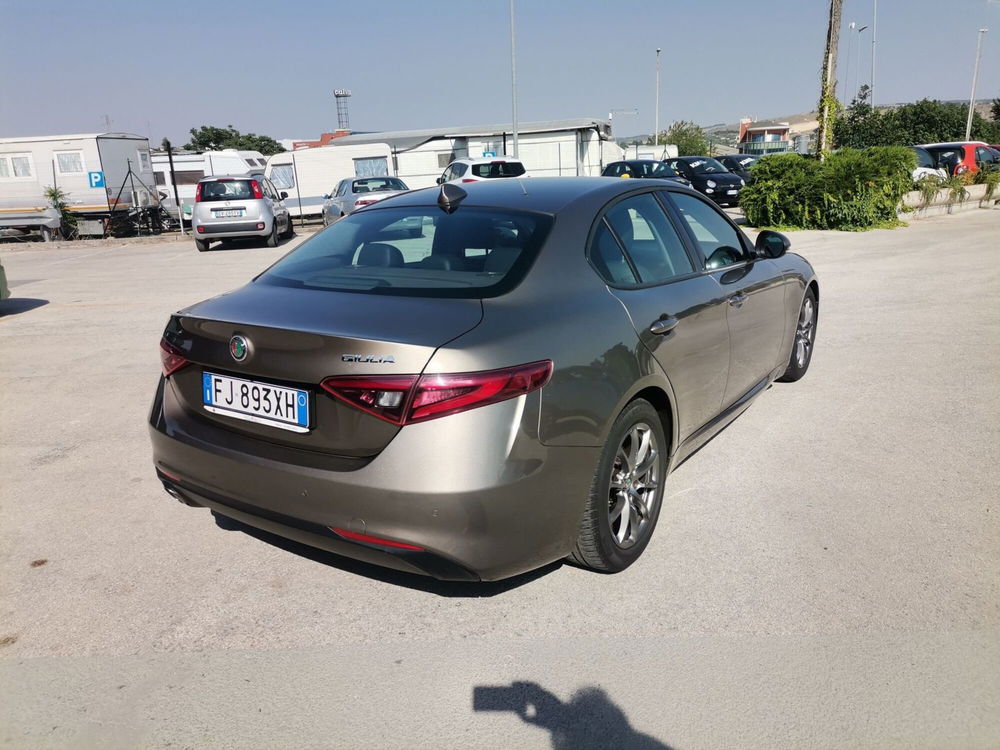 Alfa Romeo Giulia usata a Matera (6)