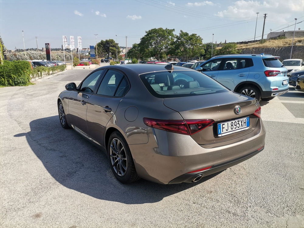 Alfa Romeo Giulia usata a Matera (7)