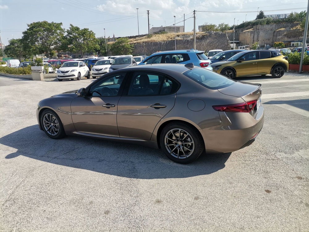 Alfa Romeo Giulia usata a Matera (8)