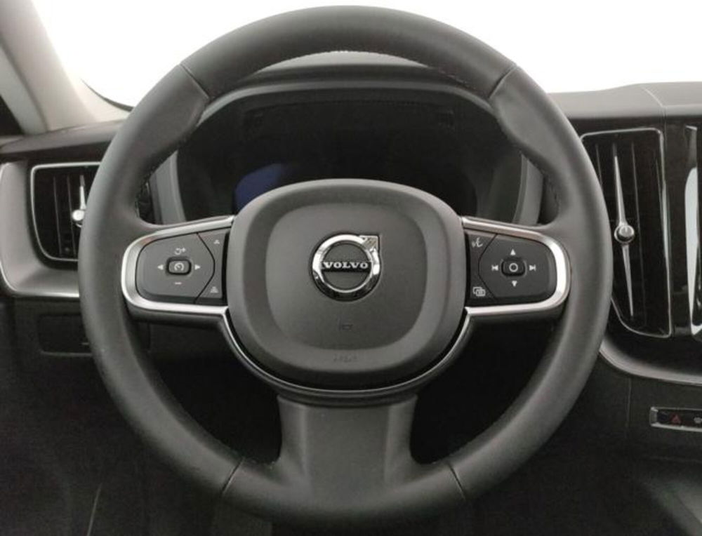 Volvo XC60 nuova a Modena (16)