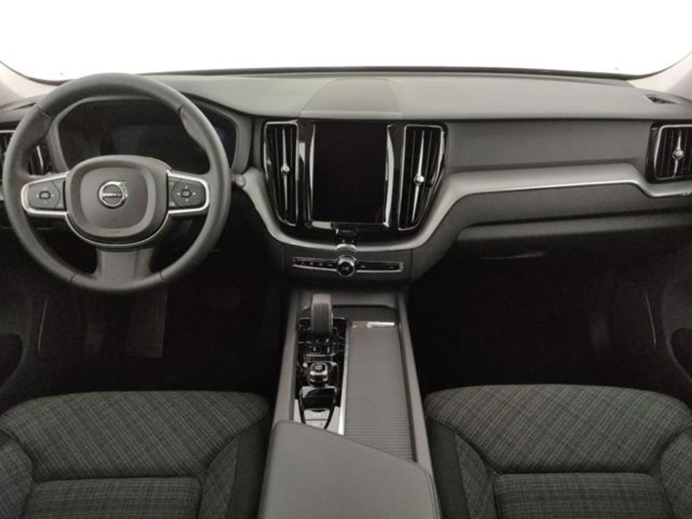 Volvo XC60 nuova a Modena (10)