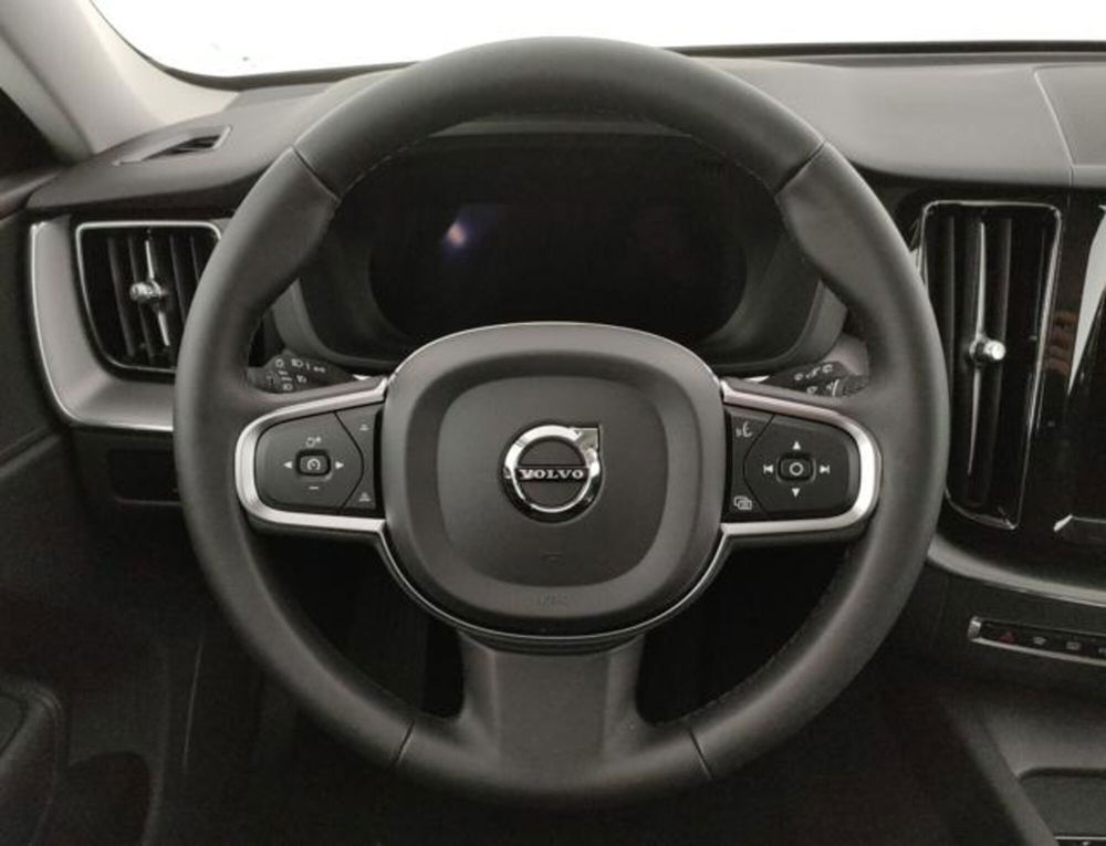 Volvo XC60 nuova a Modena (12)