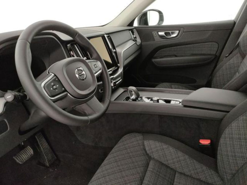 Volvo XC60 nuova a Modena (9)