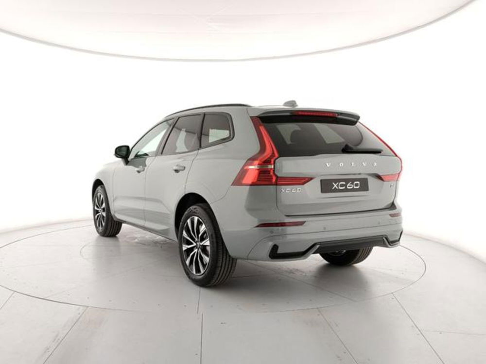 Volvo XC60 nuova a Modena (3)