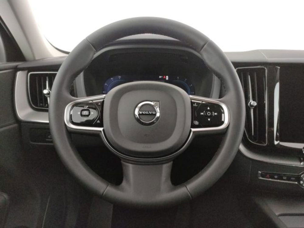 Volvo XC60 nuova a Modena (15)