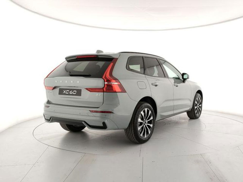 Volvo XC60 nuova a Modena (5)