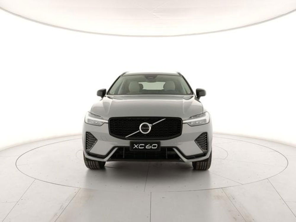 Volvo XC60 nuova a Modena (7)