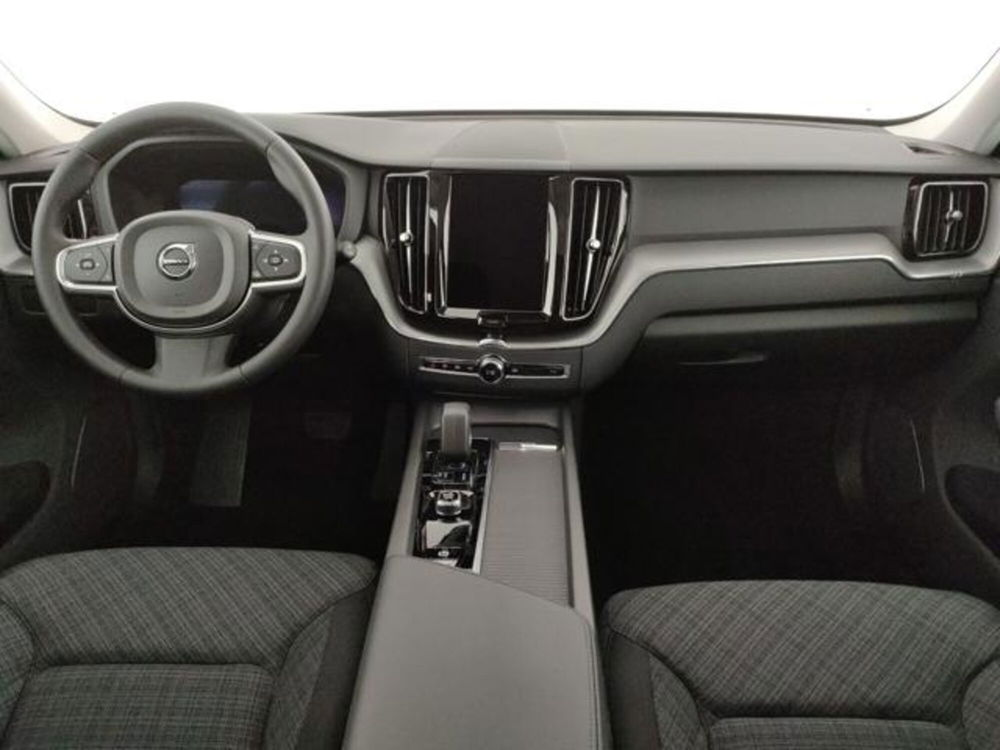 Volvo XC60 nuova a Modena (10)