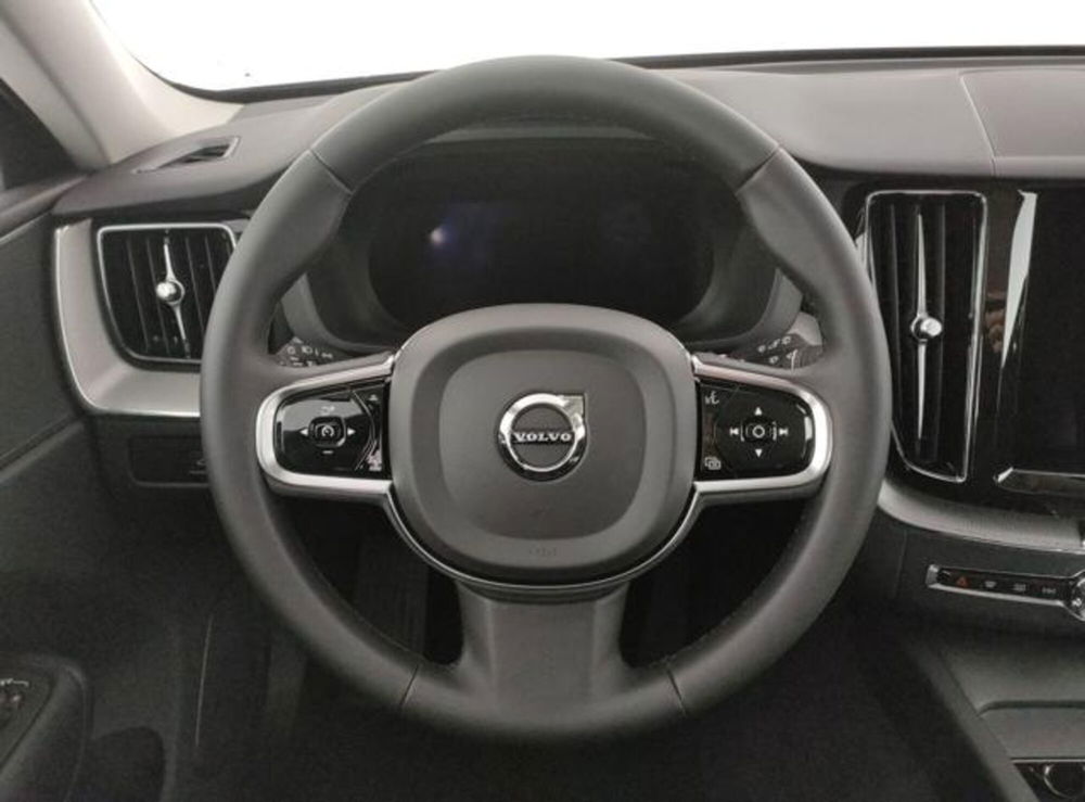 Volvo XC60 nuova a Modena (12)