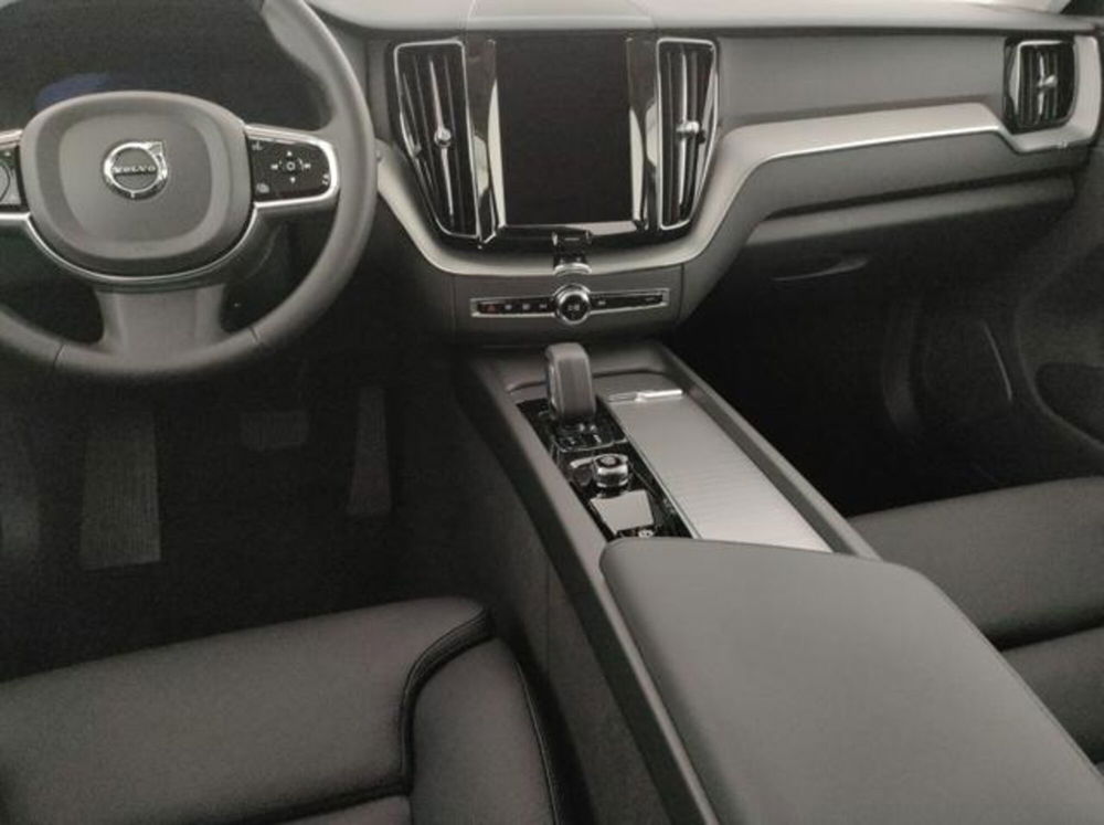 Volvo XC60 nuova a Modena (14)