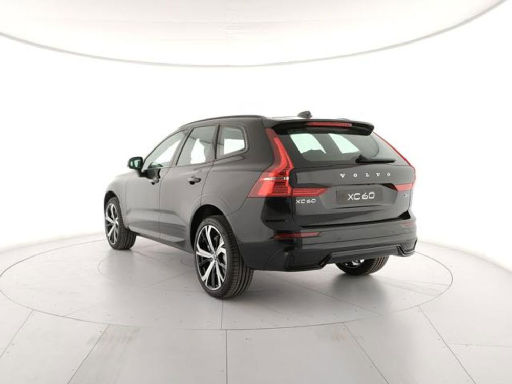 Volvo XC60 nuova a Modena (3)