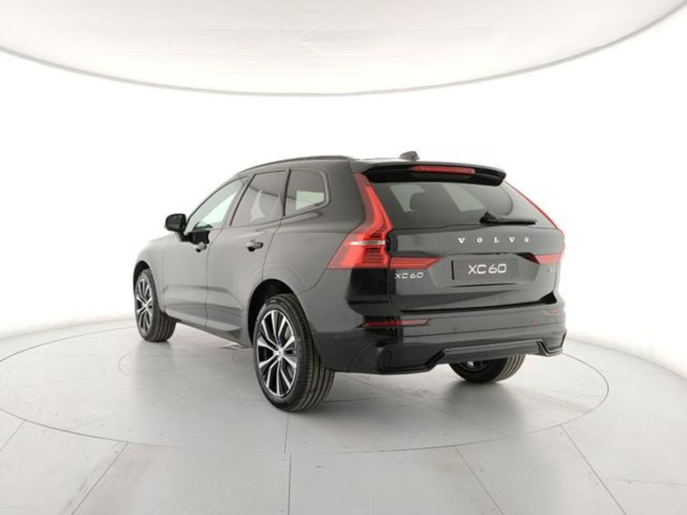 Volvo XC60 nuova a Modena (3)