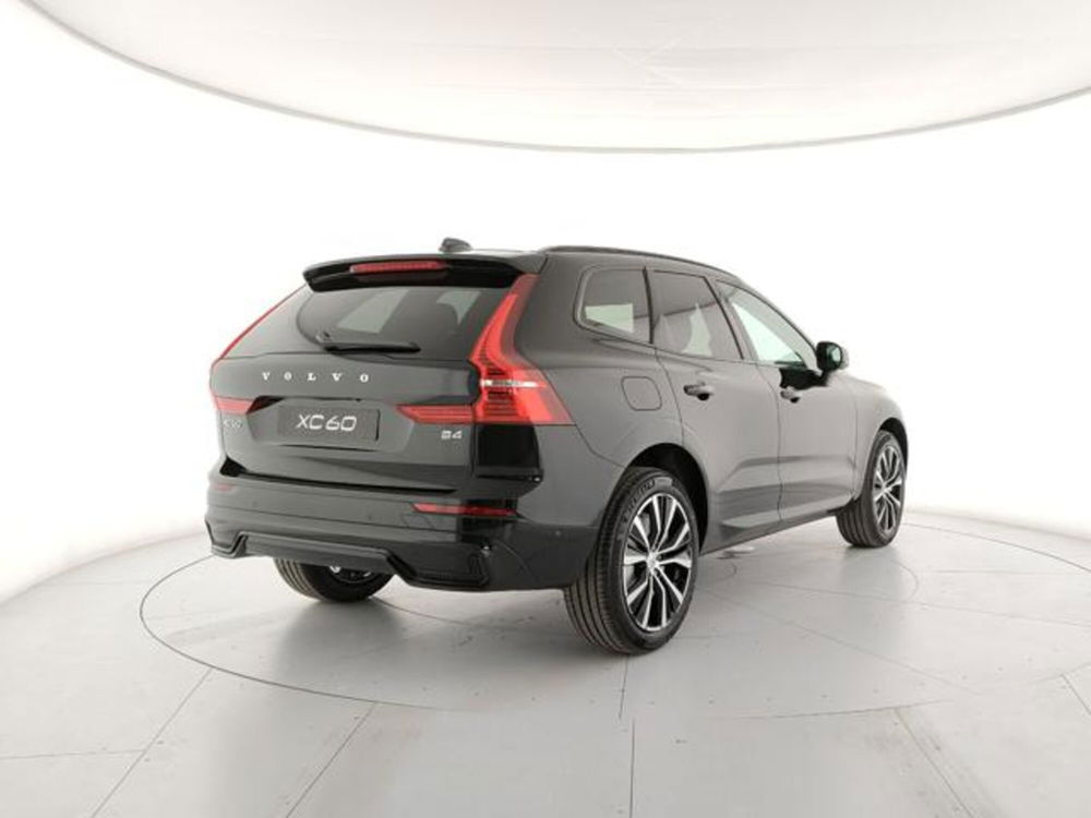 Volvo XC60 nuova a Modena (5)