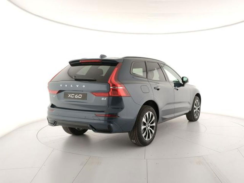 Volvo XC60 nuova a Modena (5)