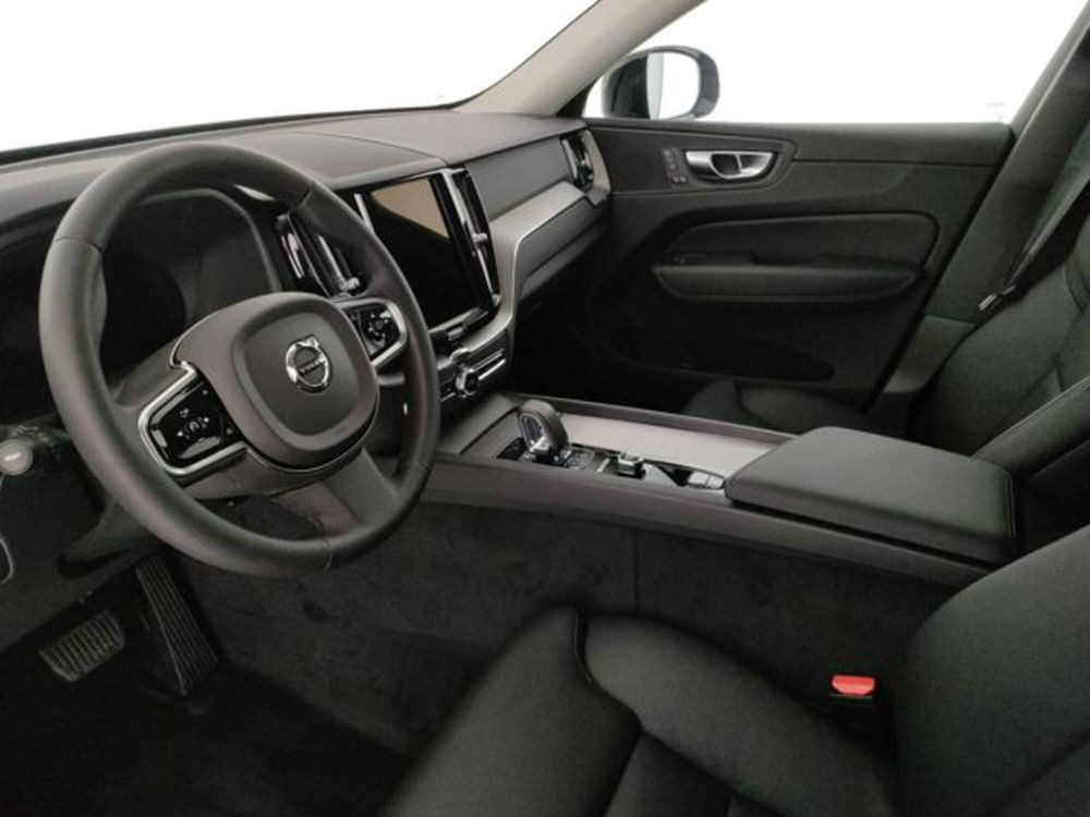 Volvo XC60 nuova a Modena (9)