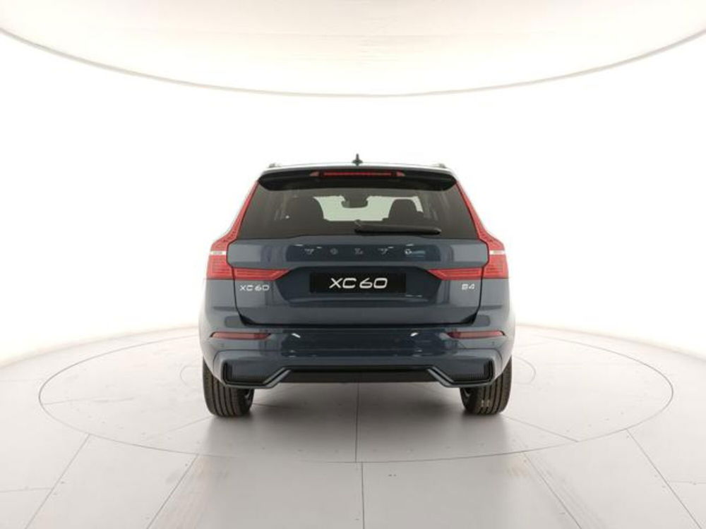 Volvo XC60 nuova a Modena (4)