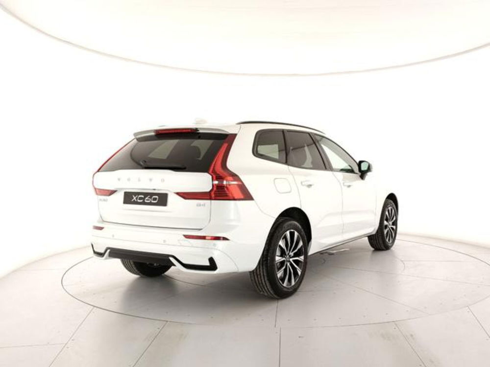 Volvo XC60 nuova a Modena (5)