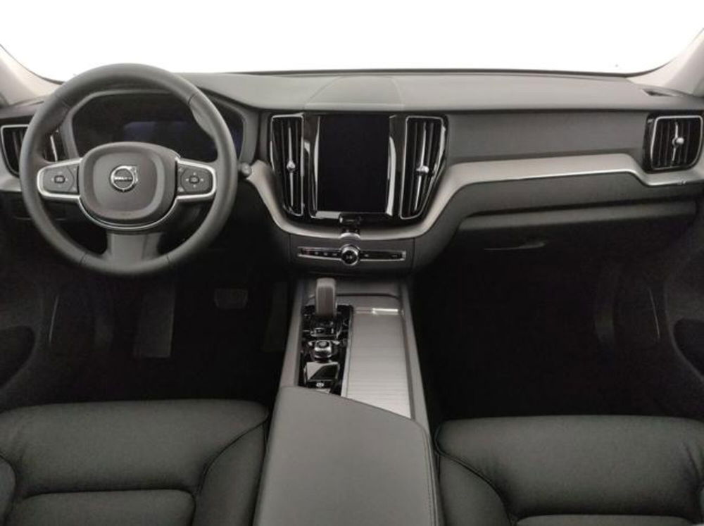 Volvo XC60 nuova a Modena (10)