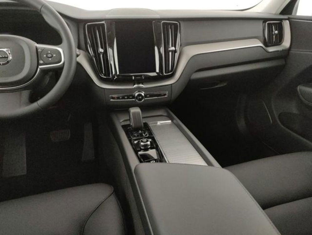 Volvo XC60 nuova a Modena (14)