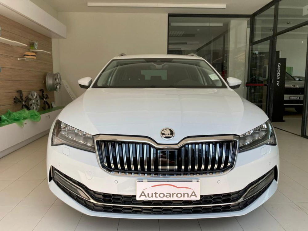 Skoda Superb Station Wagon nuova a Novara (9)