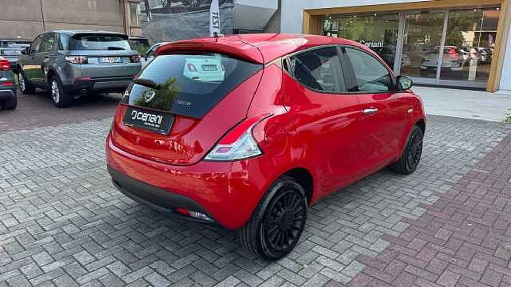 Lancia Ypsilon usata a Milano (5)