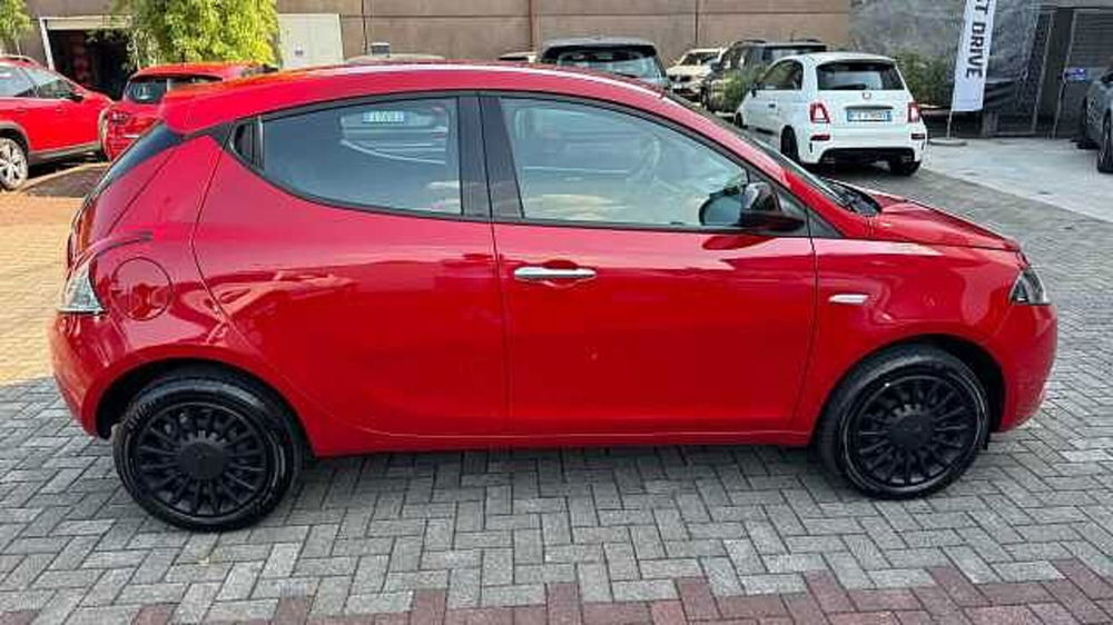 Lancia Ypsilon usata a Milano (6)