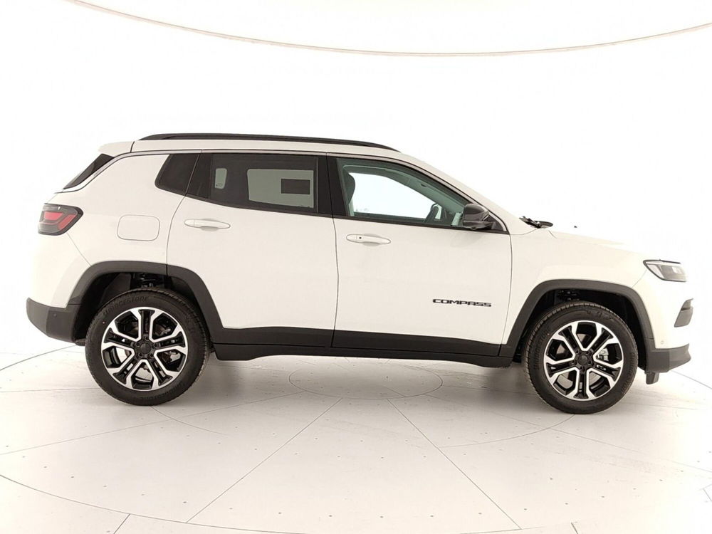 Jeep Compass nuova a Caserta (7)