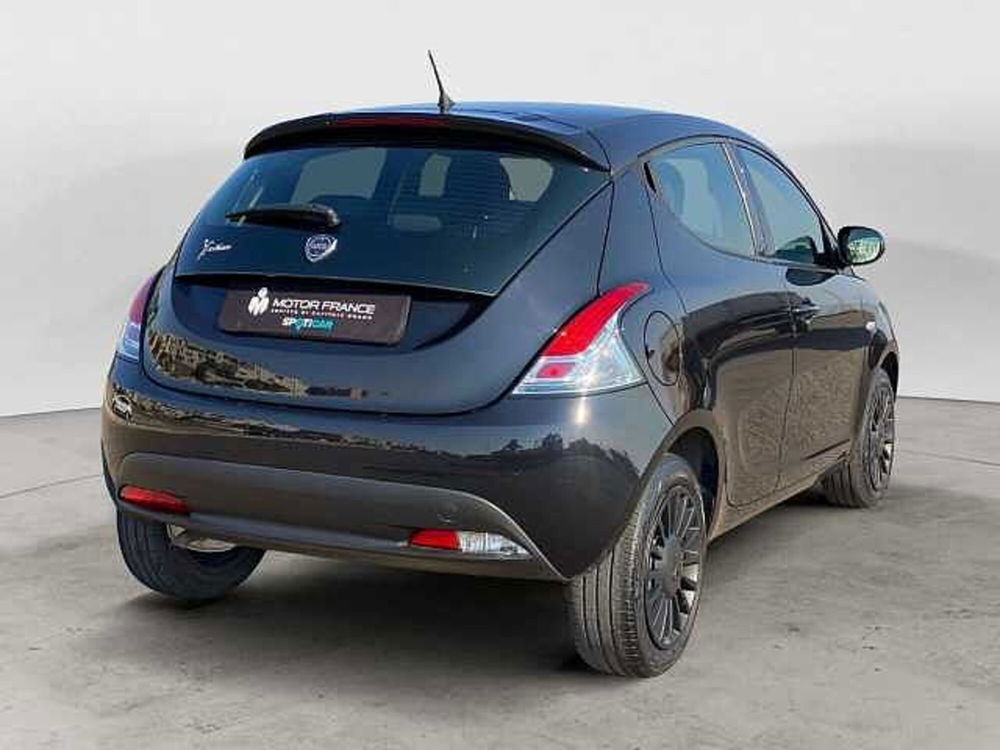 Lancia Ypsilon usata a Potenza (19)