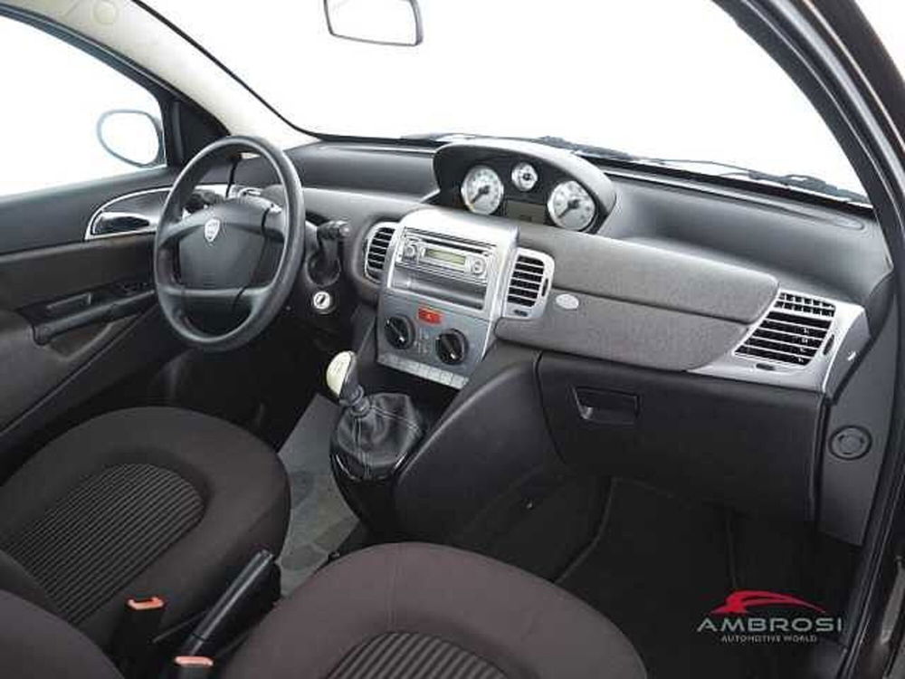 Lancia Ypsilon usata a Perugia (12)