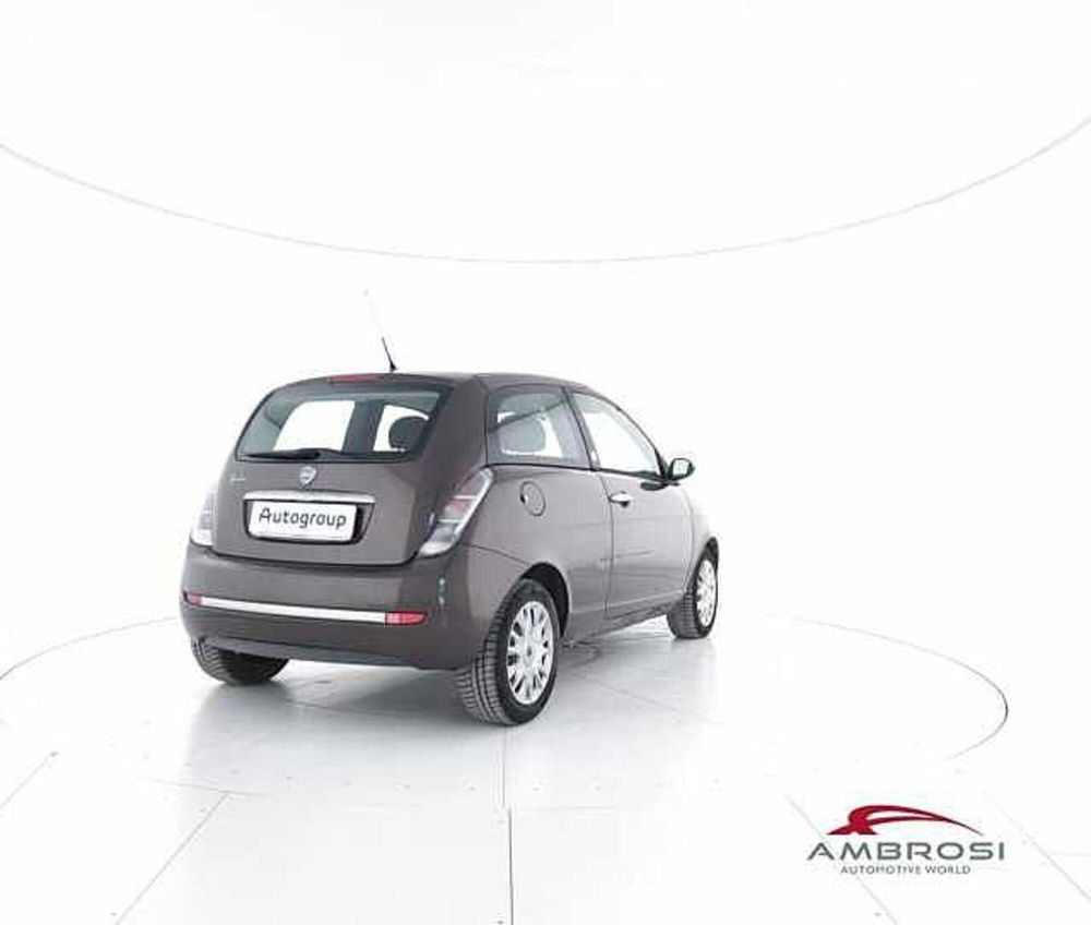 Lancia Ypsilon usata a Viterbo (3)