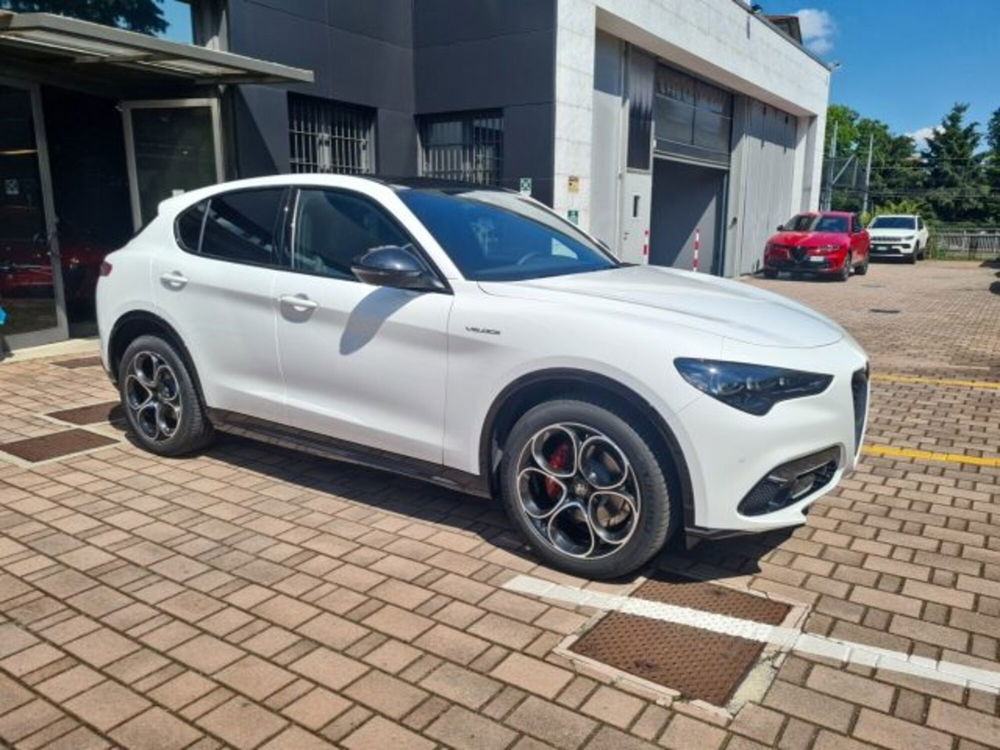 Alfa Romeo Stelvio nuova a Monza e Brianza (3)