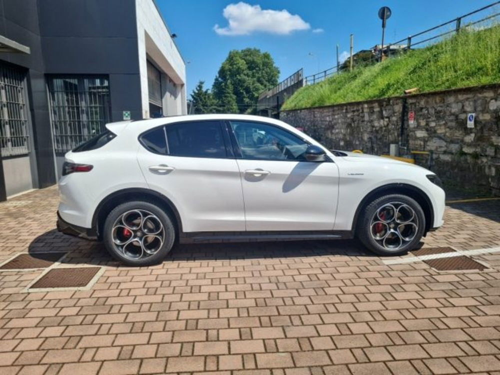 Alfa Romeo Stelvio nuova a Monza e Brianza (4)