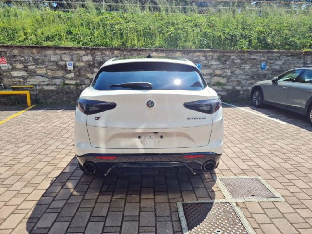 Alfa Romeo Stelvio nuova a Monza e Brianza (5)