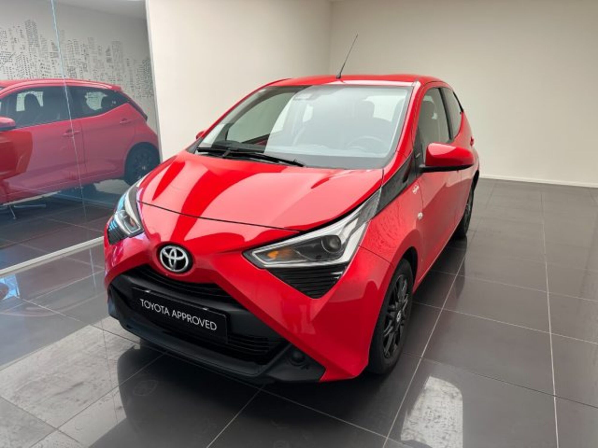 Toyota Aygo Connect 1.0 VVT-i 72 CV 5 porte x-play del 2020 usata a Cuneo