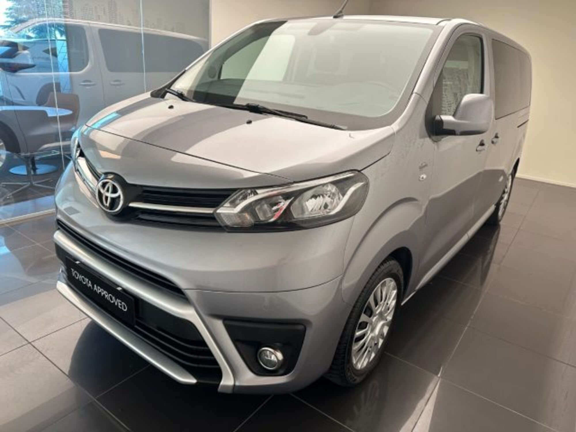 Toyota Proace Verso Verso 1.5D L1 D Lounge  del 2021 usata a Cuneo