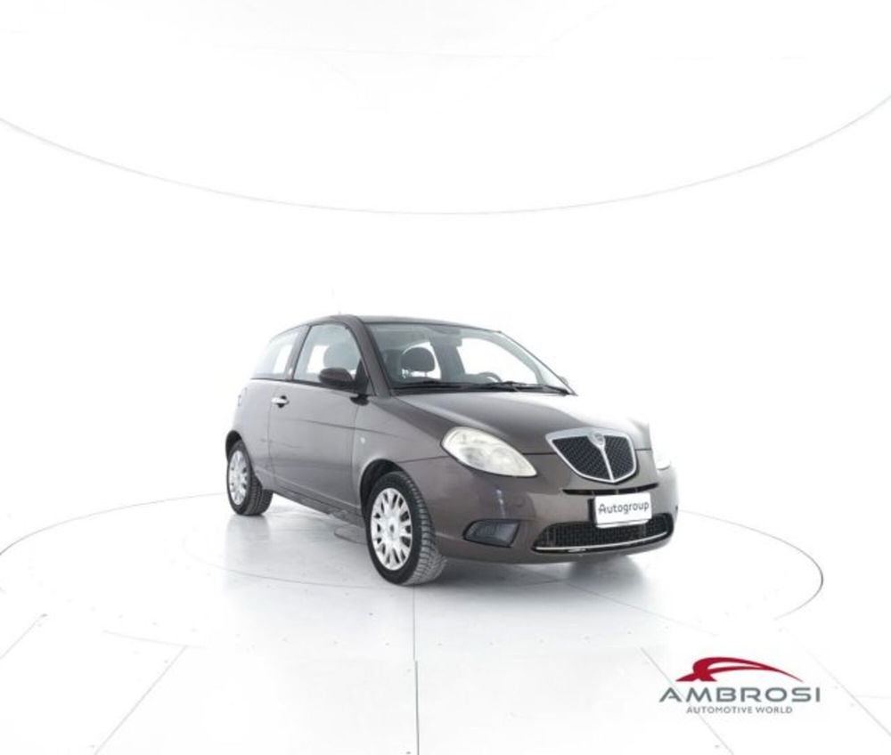 Lancia Ypsilon usata a Perugia (2)