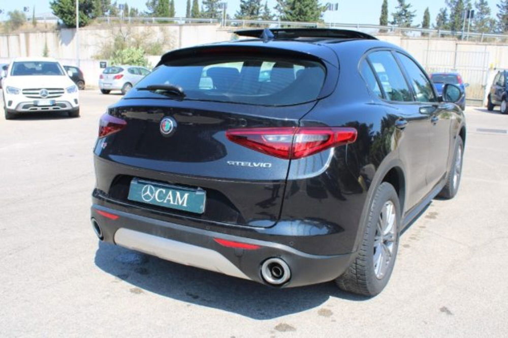 Alfa Romeo Stelvio usata a Lecce (2)