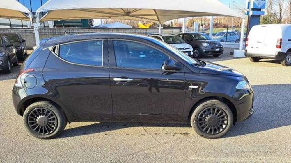 Lancia Ypsilon nuova a Varese (2)