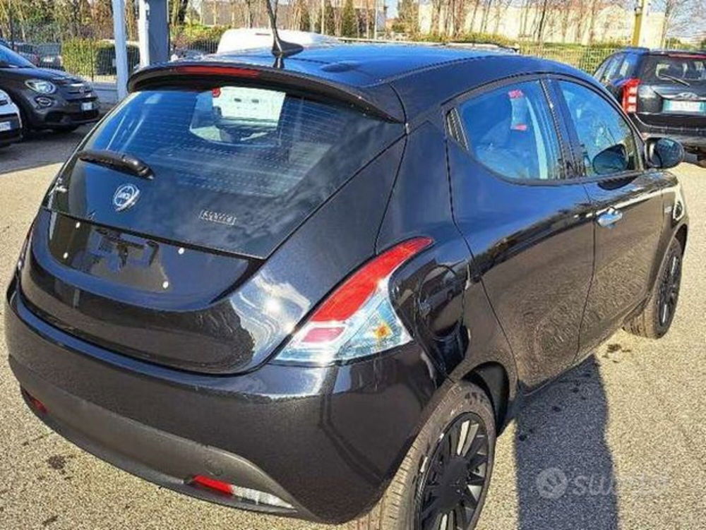 Lancia Ypsilon nuova a Varese (4)