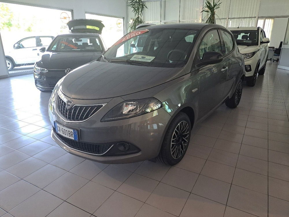 Lancia Ypsilon nuova a Varese (7)